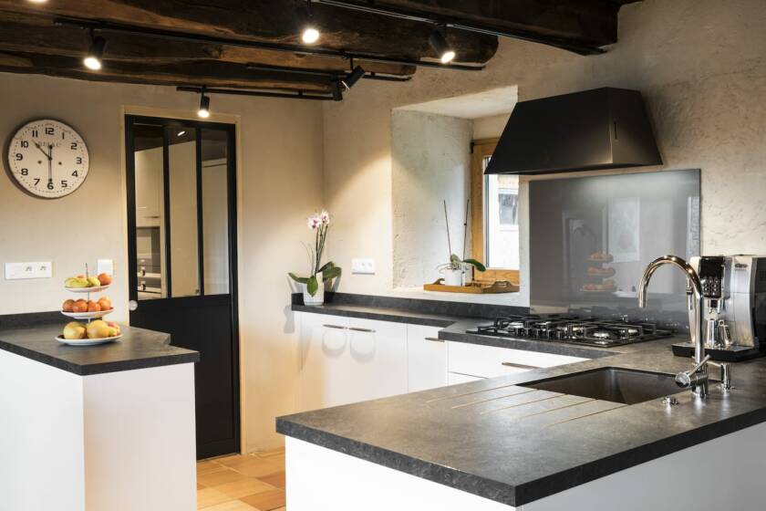 cuisine-schroder-frost-bianco-plan-travail-stratifie-basalt-languidic-5