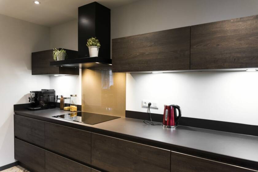 cuisine-schroder-sherwood-greenwich-plan-travail-ceramique-noir-quimperle-3