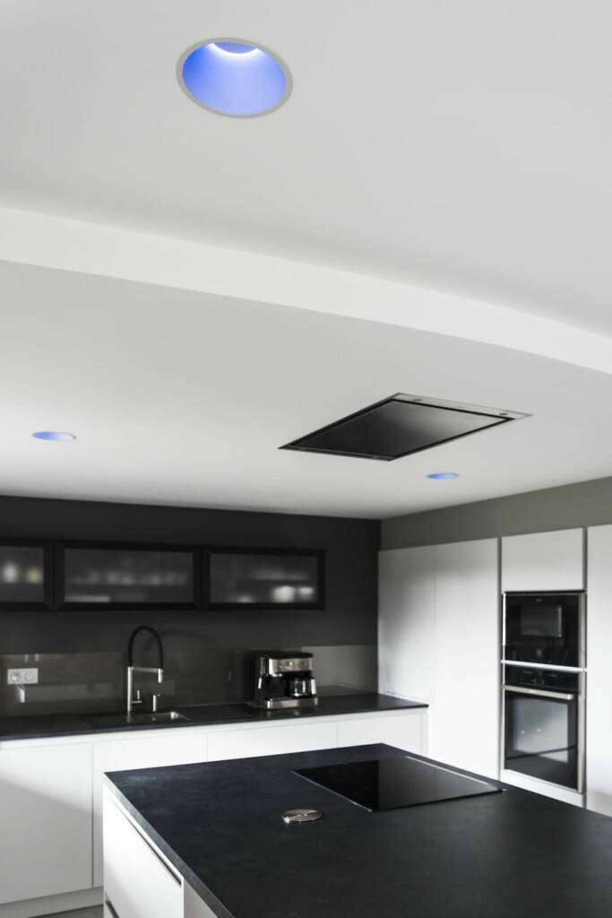 novy-hotte-plafond-faux-plafond-2niveaux-cuisine-schroder-opaco-grigio-plan-basalt-caudan-2