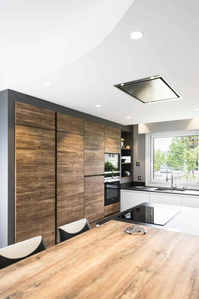 plafond-vague-cuisine-schroder-sherwood-engadina-fenix-dekton-hennebont-2